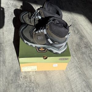 NWT KEEN Men's Magnet/Black Ridge Flex